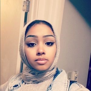 Meet your Posher, Ayesha
